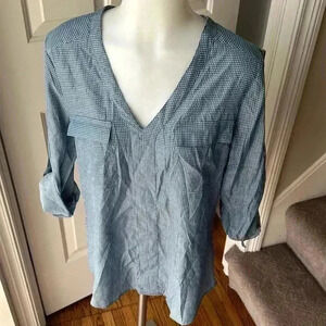 Size M pullover light blue and white polka dot blouse from Express